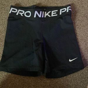 Black nike pro spandex never worn, was shipped the wrong size